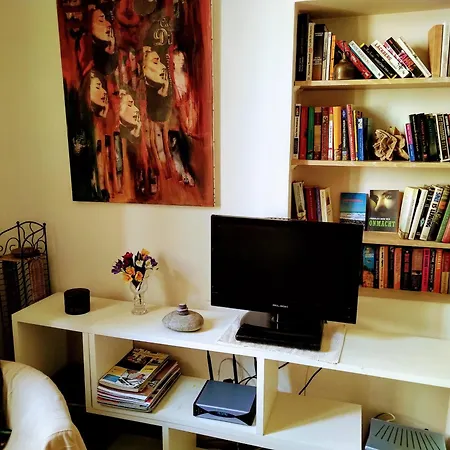Studio 6 - A Quiet And Spacious Studio Flat In The Old Town Apartment