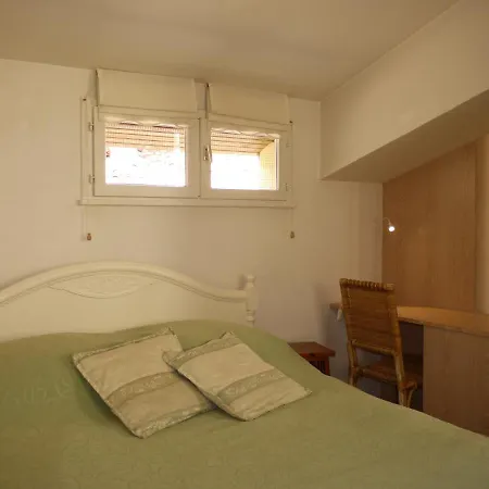 Apartment Studio 6 - A Quiet And Spacious Studio Flat In The Old Town *